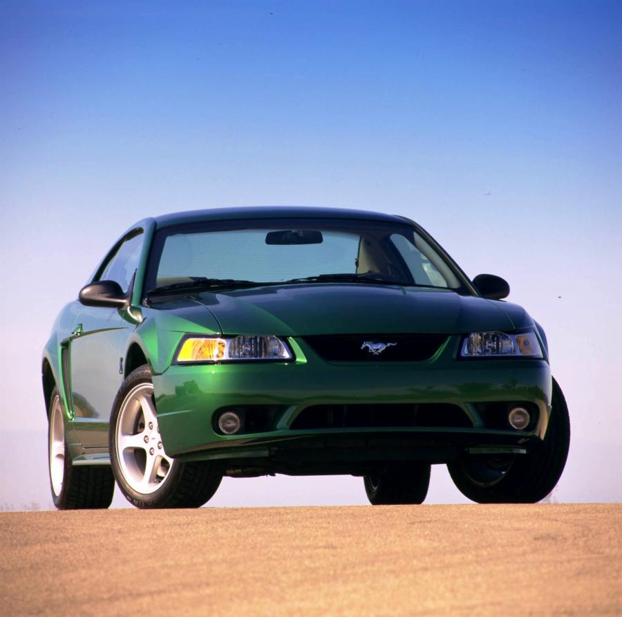  Ford Mustang SVT Cobra 1999 года  (фото 10 из 32)